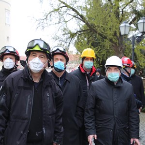 Kardinal Bozanić i gradonačelnik Bandić sa stručnim službama obišli Nadbiskupski dvor